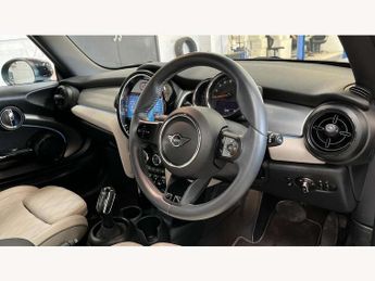 MINI Hatchback 1.5 Cooper Exclusive 3dr Auto