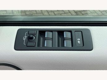 Land Rover Discovery 3.0 D300 Dynamic HSE 5dr Auto