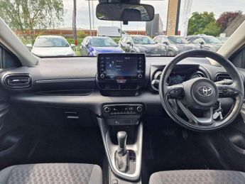 Toyota Yaris 1.5 Hybrid Design 5dr CVT