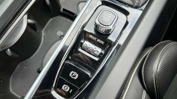 Volvo XC60 2.0 D4 R DESIGN 5dr AWD Geartronic
