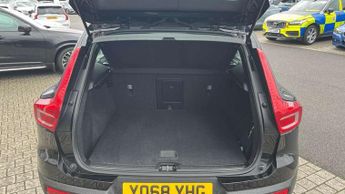 Volvo XC40 2.0 T4 Momentum 5dr AWD Geartronic