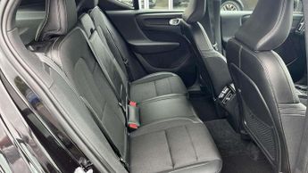 Volvo XC40 2.0 T4 Momentum 5dr AWD Geartronic