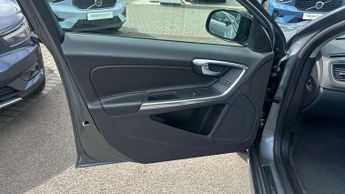 Volvo V60 Cross Country D4 [190] Cross Country Lux Nav 5dr Geartronic