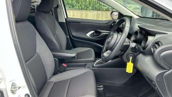 Toyota Yaris 1.5 Hybrid Design 5dr CVT