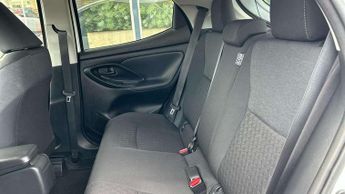 Toyota Yaris 1.5 Hybrid Design 5dr CVT