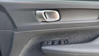 Volvo XC40 Recharge 1.5 T5 Recharge PHEV R DESIGN 5dr Auto