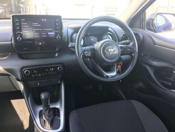 Toyota Yaris 1.5 Hybrid Design 5dr CVT
