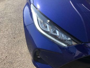 Toyota Yaris 1.5 Hybrid Design 5dr CVT