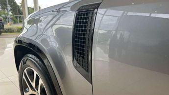 Land Rover Defender 3.0 D250 X-Dynamic HSE 110 5dr Auto