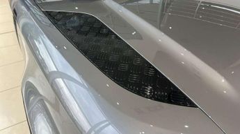 Land Rover Defender 3.0 D250 X-Dynamic HSE 110 5dr Auto