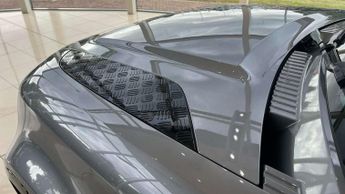 Land Rover Defender 3.0 D250 X-Dynamic HSE 110 5dr Auto