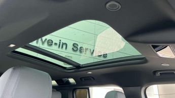 Land Rover Defender 3.0 D250 X-Dynamic SE 110 5dr Auto [7 Seat]