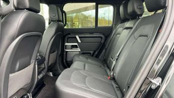 Land Rover Defender 3.0 D300 X-Dynamic SE 110 5dr Auto