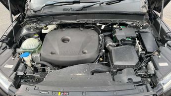 Volvo XC40 2.0 T5 R DESIGN Pro 5dr AWD Geartronic
