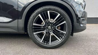 Volvo XC40 2.0 T5 R DESIGN Pro 5dr AWD Geartronic