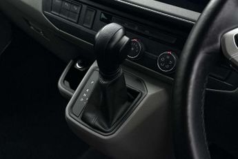 Volkswagen Transporter 2.0 TDI 150 Highline Kombi Van DSG