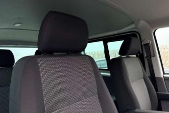 Volkswagen Transporter 2.0 TDI 150 Highline Kombi Van DSG