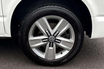 Volkswagen Transporter 2.0 TDI 150 Highline Kombi Van DSG