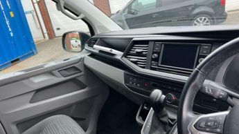 Volkswagen Transporter Shuttle 2.0 TDI 150PS SE Minibus DSG