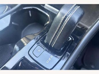 Volvo XC40 2.0 D4 [190] R DESIGN 5dr AWD Geartronic