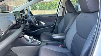 Toyota Yaris 1.5 Hybrid Design 5dr CVT