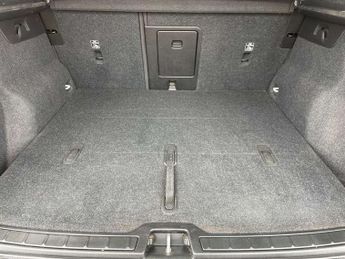 Volvo XC40 2.0 B3P Plus Dark 5dr Auto