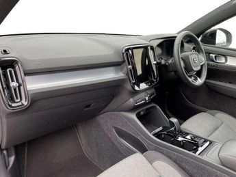 Volvo XC40 2.0 B3P Plus Dark 5dr Auto