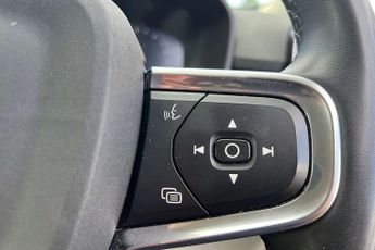 Volvo XC40 2.0 B4P Inscription 5dr Auto