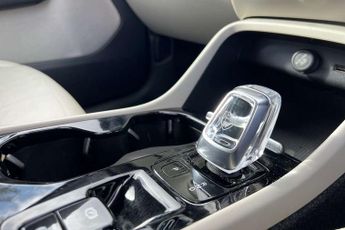 Volvo XC40 2.0 B4P Inscription 5dr Auto