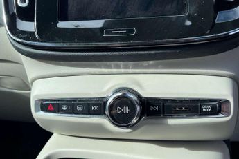 Volvo XC40 2.0 B4P Inscription 5dr Auto