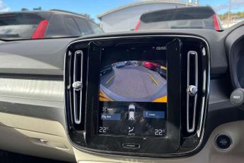 Volvo XC40 2.0 B4P Inscription 5dr Auto
