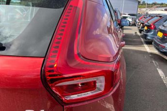 Volvo XC40 2.0 B4P Inscription 5dr Auto