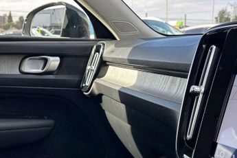 Volvo XC40 2.0 B4P Inscription Pro 5dr AWD Auto
