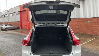 Volvo XC40 2.0 B4P R DESIGN 5dr Auto