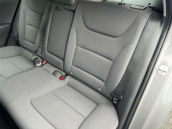 Hyundai IONIQ 1.6 GDi Hybrid Premium 5dr DCT