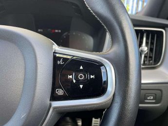 Volvo XC60 2.0 B4D R DESIGN 5dr AWD Geartronic