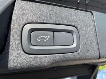 Volvo XC60 2.0 B4D R DESIGN 5dr AWD Geartronic