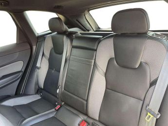 Volvo XC60 2.0 B4D R DESIGN 5dr AWD Geartronic