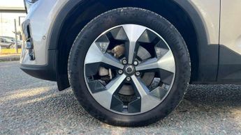 Volvo XC40 2.0 B4P Ultimate Dark 5dr Auto