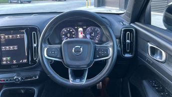 Volvo XC40 2.0 T4 R DESIGN Pro 5dr AWD Geartronic