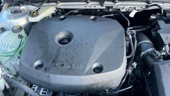 Volvo XC40 2.0 T4 R DESIGN Pro 5dr AWD Geartronic