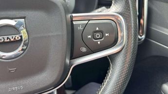 Volvo XC40 2.0 T4 R DESIGN Pro 5dr AWD Geartronic