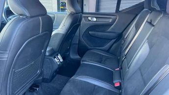 Volvo XC40 2.0 T4 R DESIGN Pro 5dr AWD Geartronic