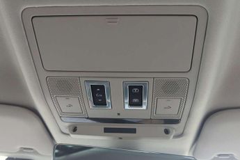 Land Rover Defender 3.0 D300 X-Dynamic HSE 110 5dr Auto