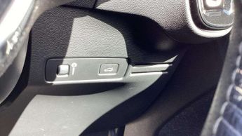 Volvo XC40 2.0 B4P R DESIGN Pro 5dr Auto
