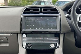 Jaguar F-Pace 2.0d Portfolio 5dr Auto AWD