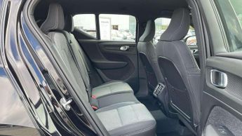 Volvo XC40 2.0 B3P Core 5dr Auto