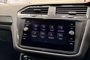 Volkswagen Tiguan 2.0 TSi 180 4Motion SEL 5dr DSG