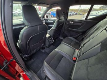 Volvo XC40 2.0 B4P R DESIGN 5dr AWD Auto