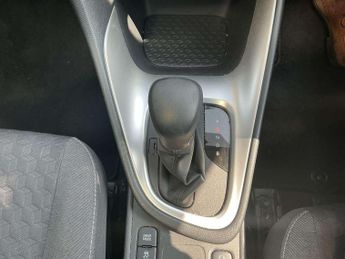 Toyota Yaris 1.5 Hybrid Design 5dr CVT